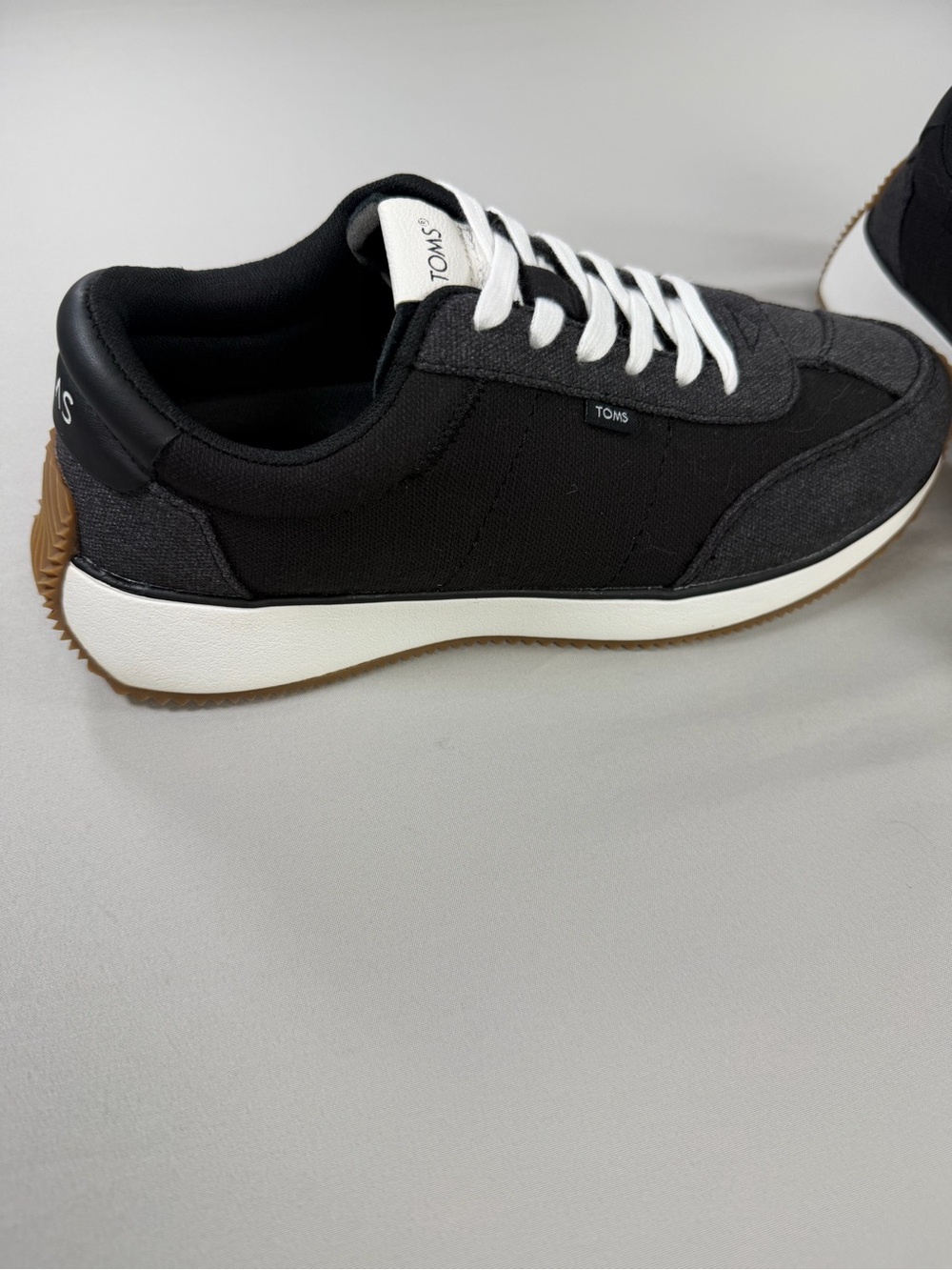 TOMS Women’s Black Canvas Lace-Up Sneakers Size 8 NWT OrthoLite Comfort Shoes - Picture 2 of 4